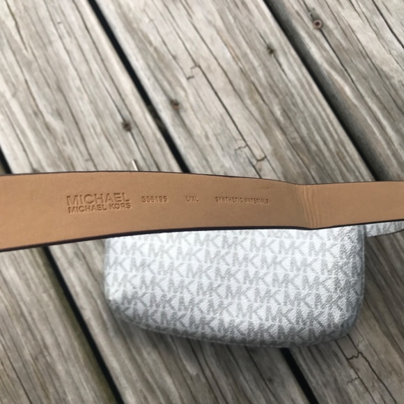 EUC Silver Michael Kors fanny waist pack - Picture 3 of 4